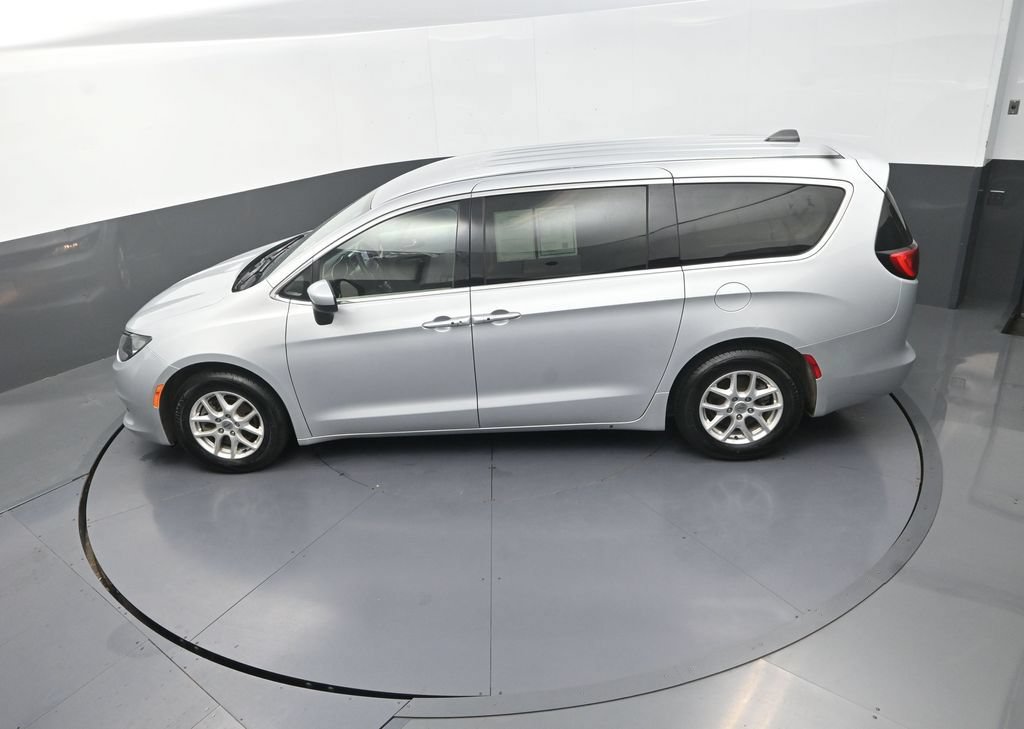 Used 2022 Chrysler Voyager LX FWD image 18