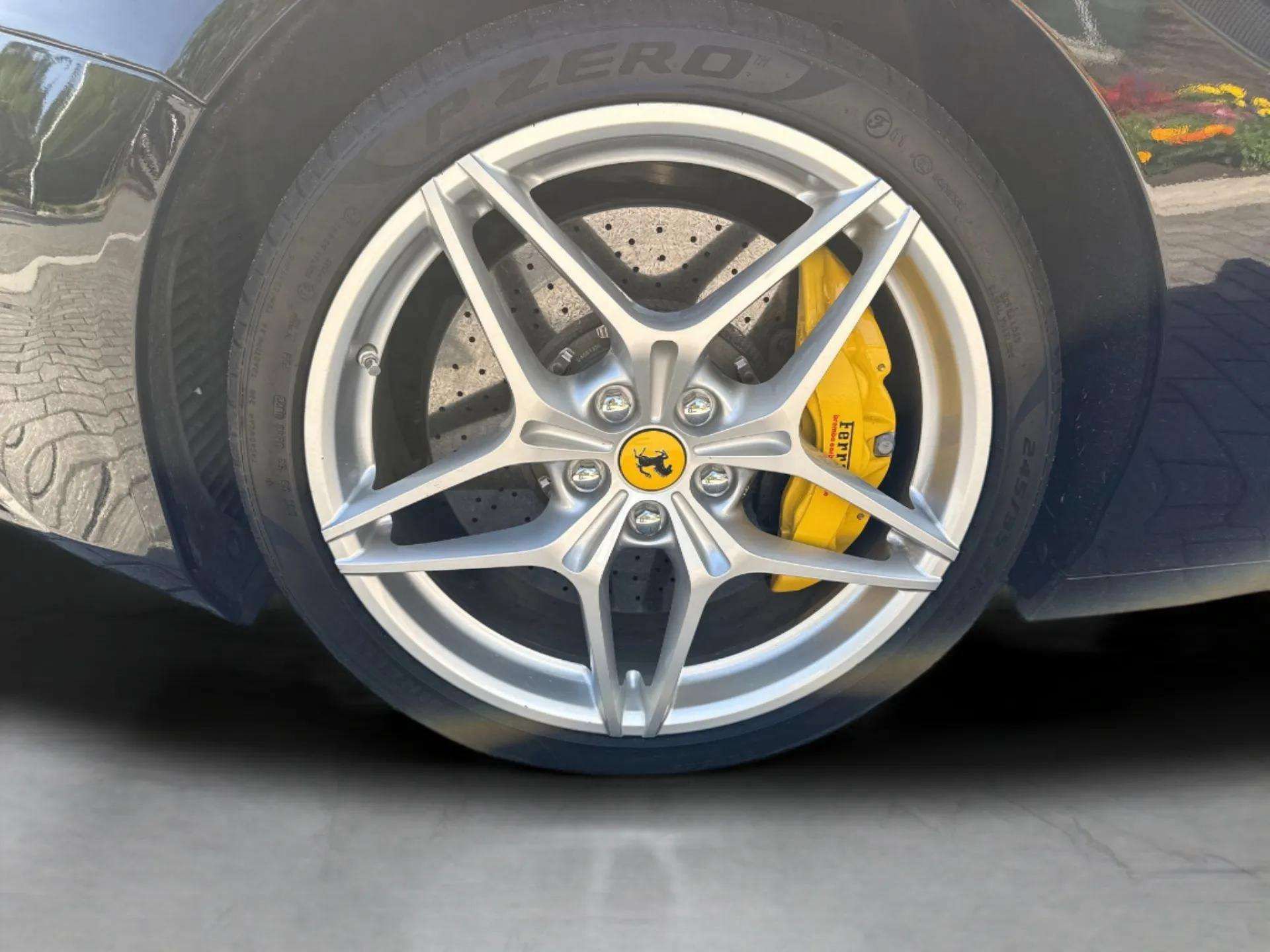 Used 2016 Ferrari California T RWD image 53