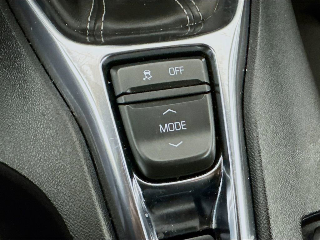 Used 2019 Chevrolet Camaro LT w/ RS Package image 18