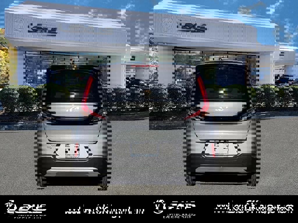 Used 2025 Kia Soul LX w/ LX Technology Package image 4