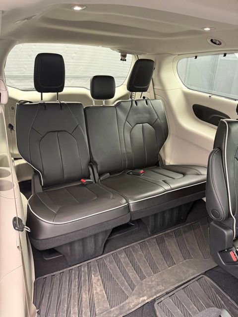 Used 2022 Chrysler Pacifica Limited FWD image 50