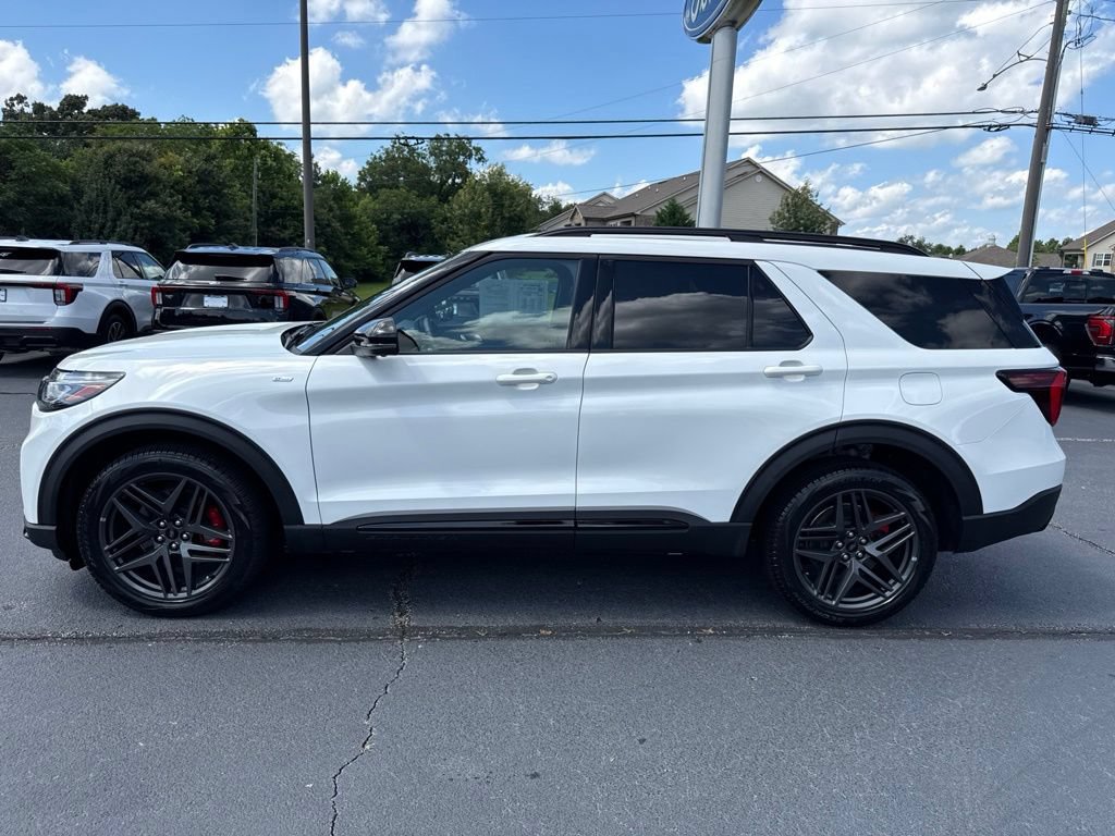 Used 2025 Ford Explorer ST-Line w/ ST-Line Street Pack AWD/4WD image 35