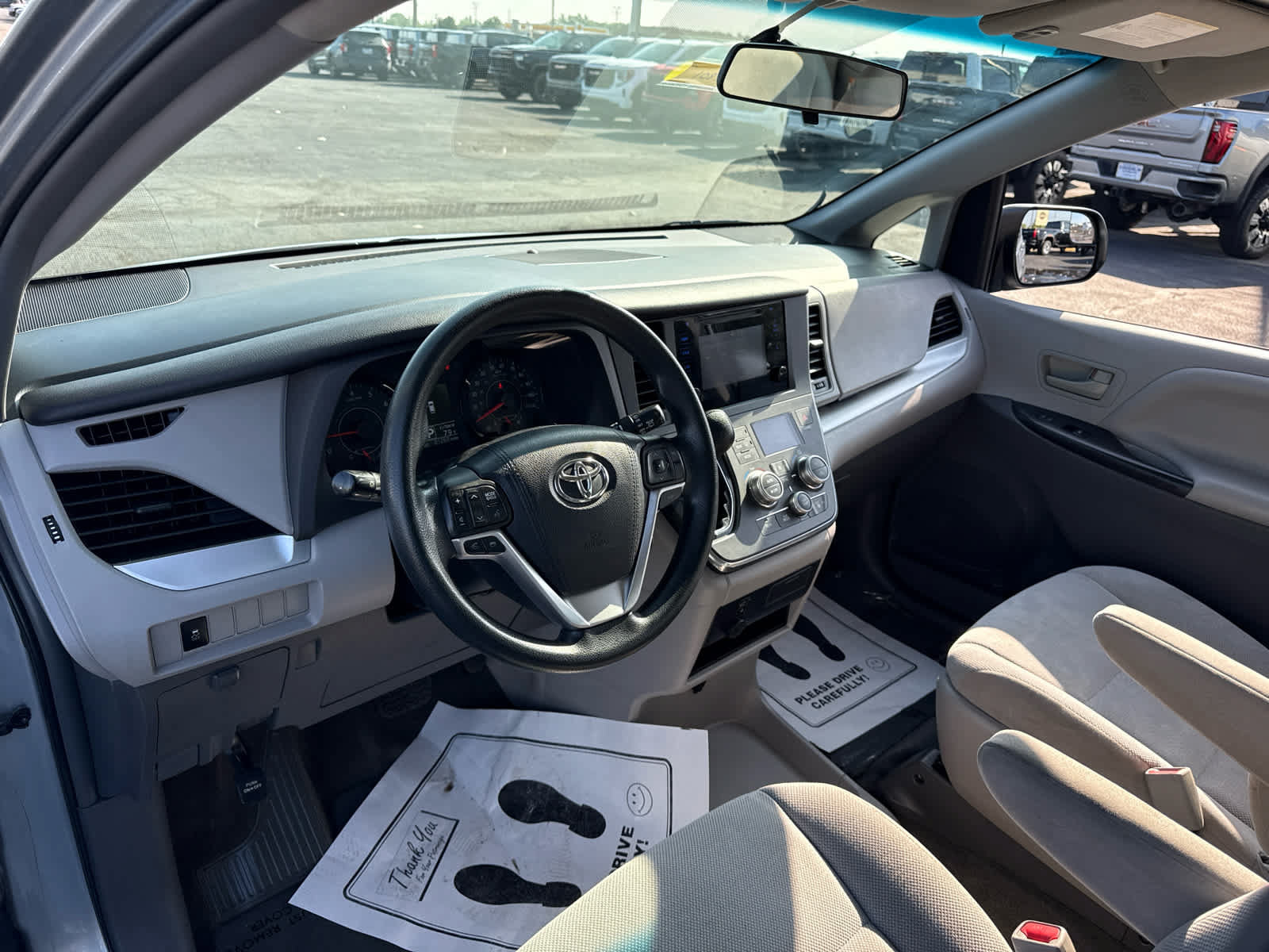 Used 2015 Toyota Sienna L FWD image 12