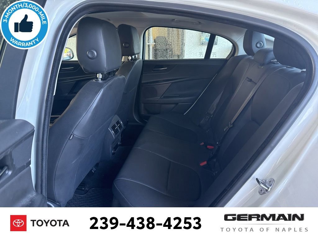 Used 2019 Jaguar XE Premium image 18