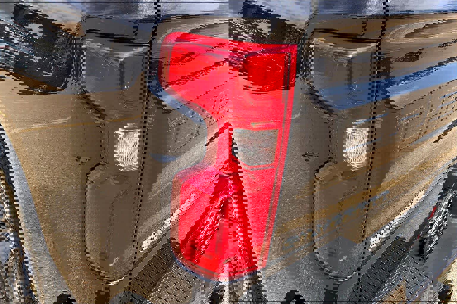 Used 2024 Chevrolet Silverado 1500 High Country w/ Technology Package AWD/4WD image 29