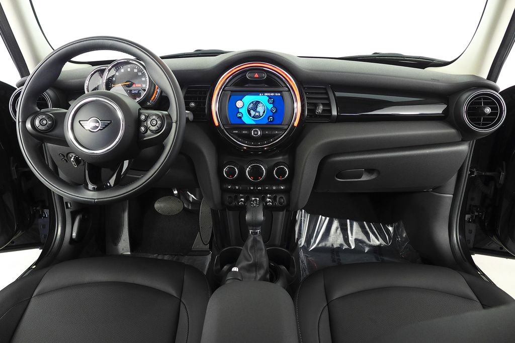 Used 2019 MINI Cooper 4-Door Hardtop image 25