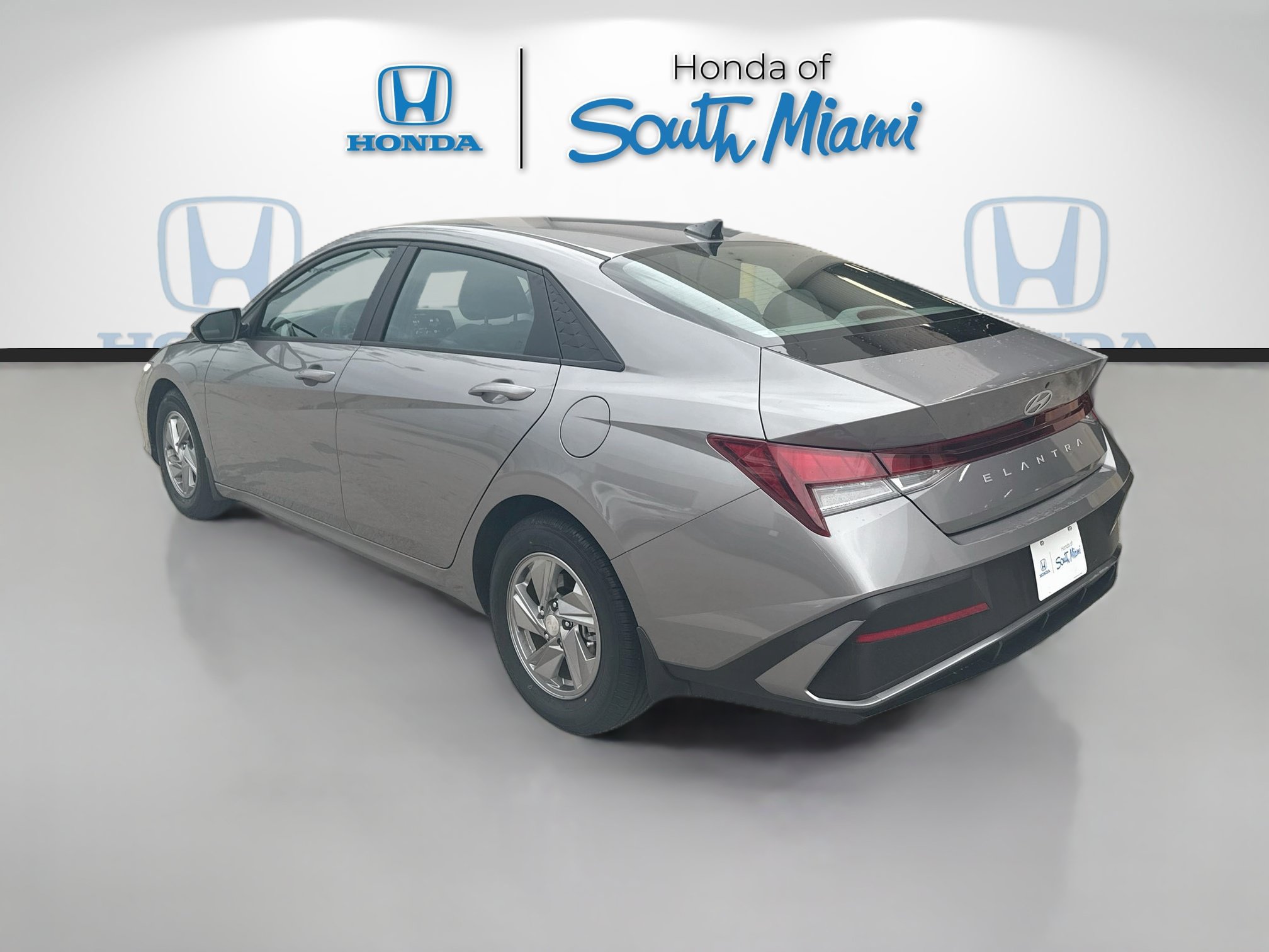 Used 2024 Hyundai Elantra SE FWD image 5