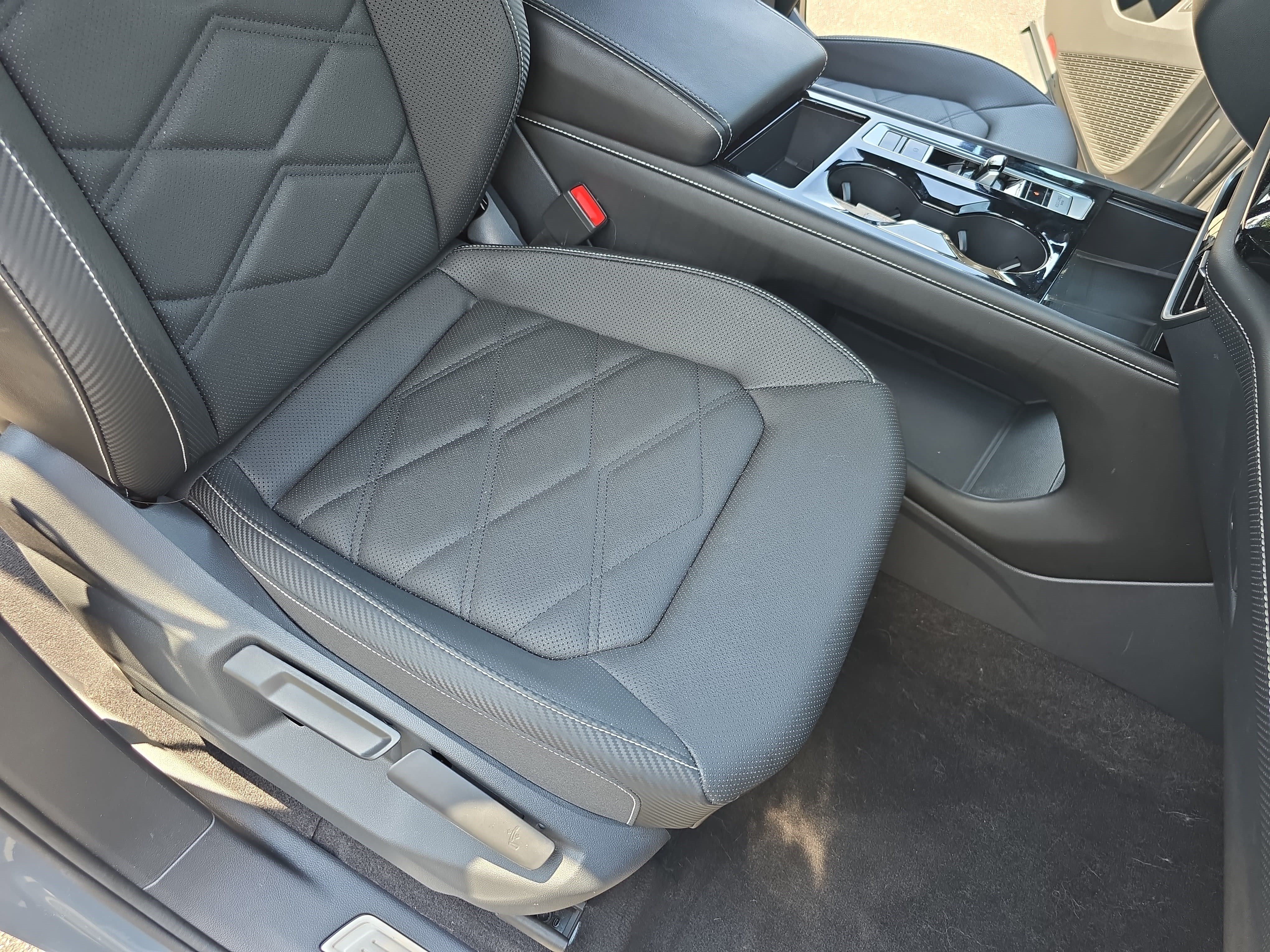Used 2024 Volkswagen Atlas Cross Sport SE FWD image 10