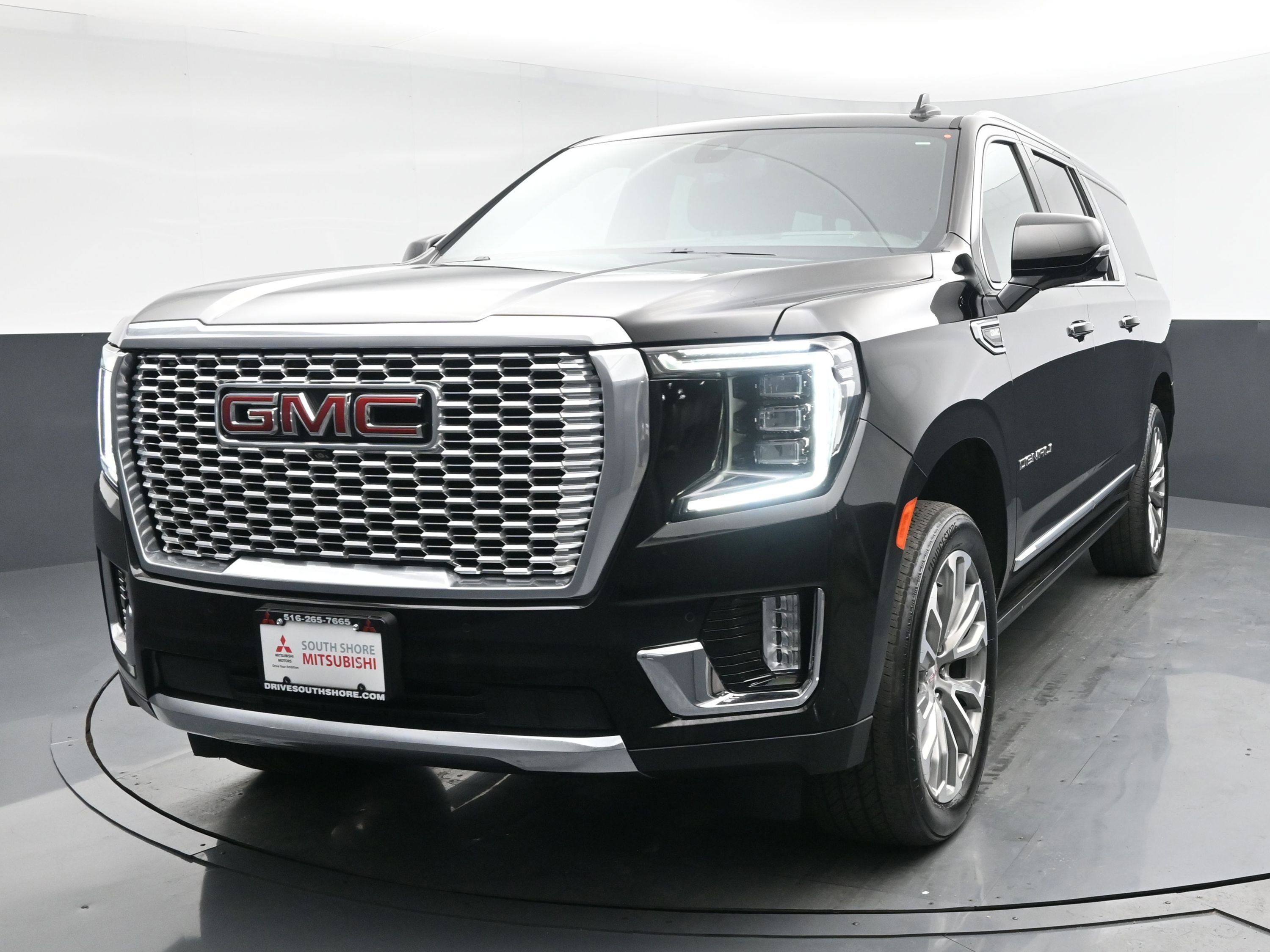 Used 2022 GMC Yukon XL Denali w/ Max Trailering Package image 1