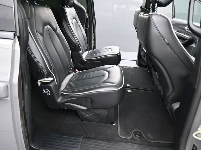 Used 2025 Chrysler Pacifica Limited image 15