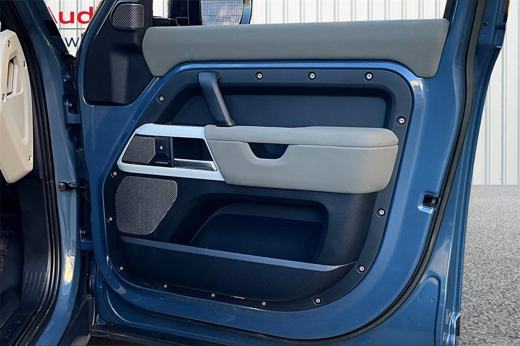 Used 2023 Land Rover Defender 110 S image 28
