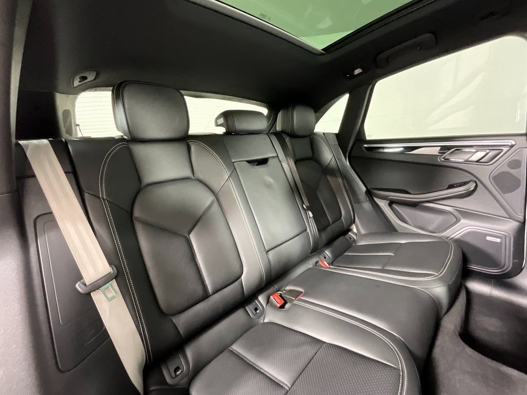 Used 2022 Porsche Macan AWD/4WD image 22