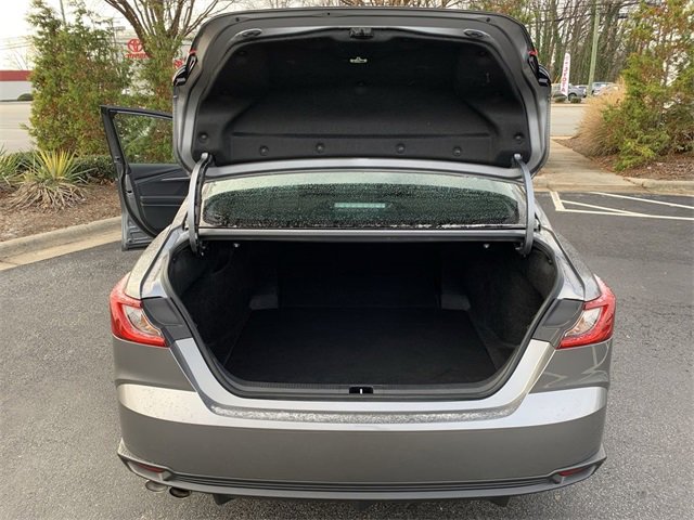 Used 2025 Toyota Camry SE image 32