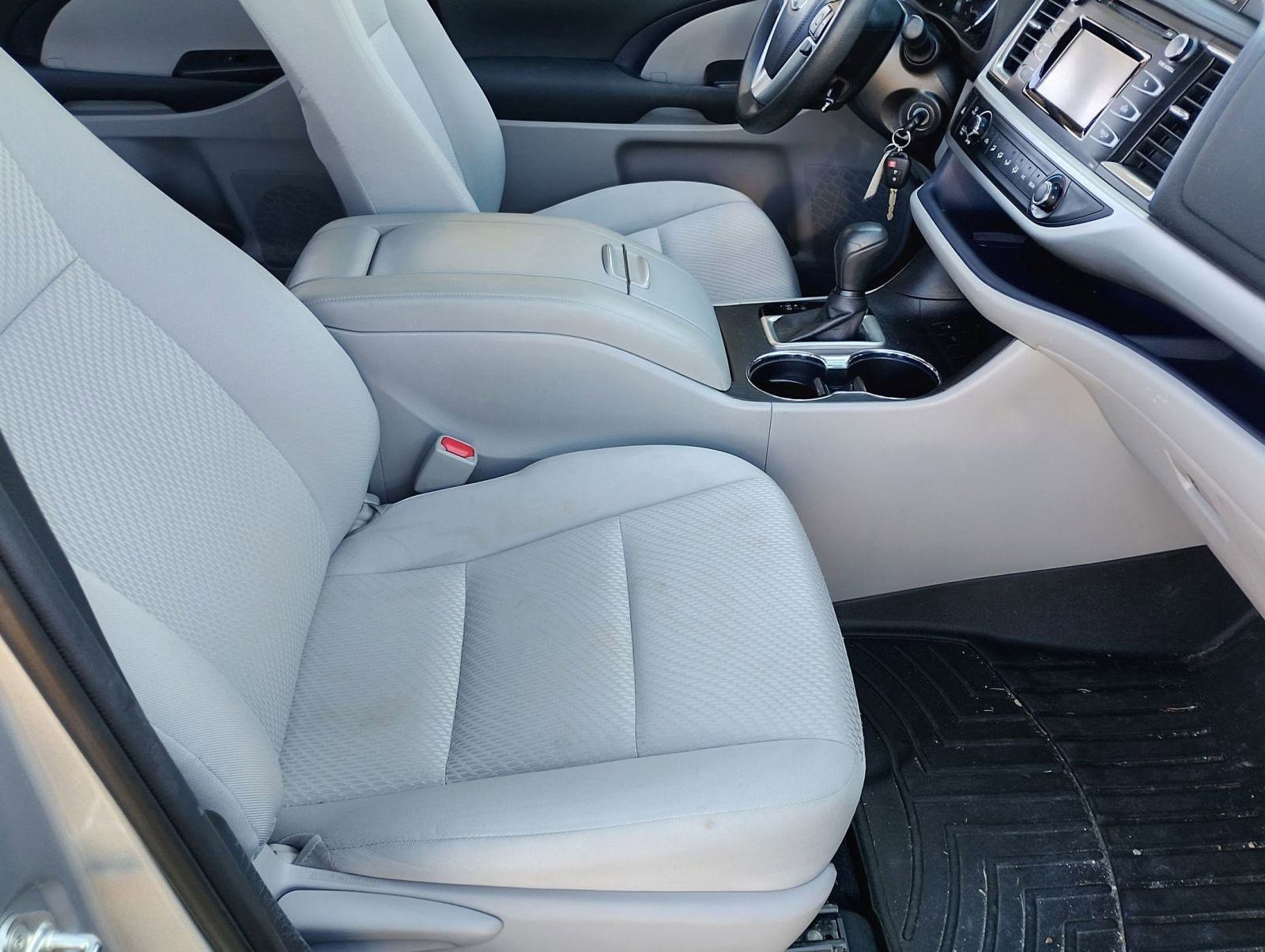 Used 2019 Toyota Highlander LE image 24