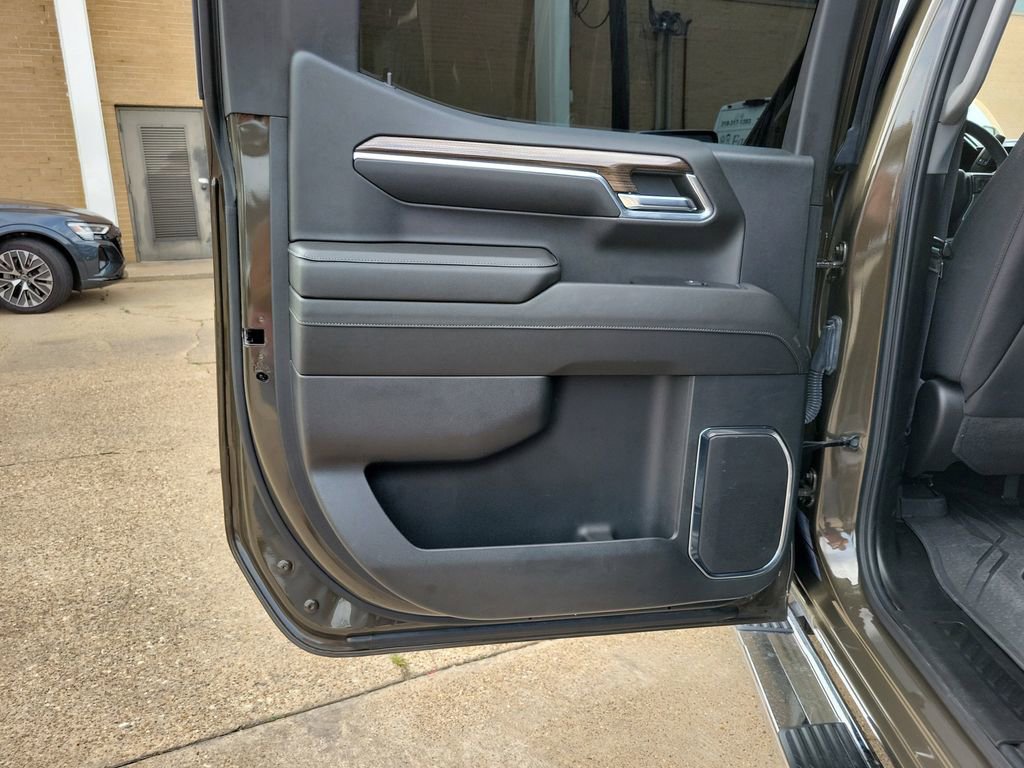 Used 2024 Chevrolet Silverado 1500 LT RWD image 7