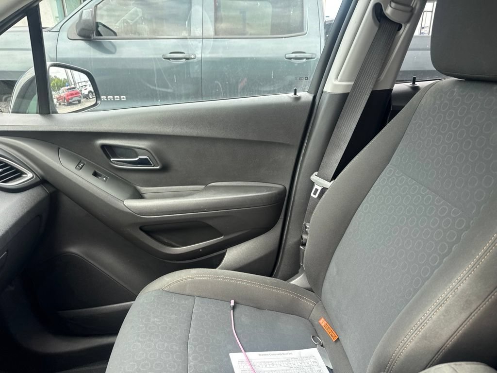Used 2020 Chevrolet Trax LS w/ Tint and Cruise Package FWD image 10