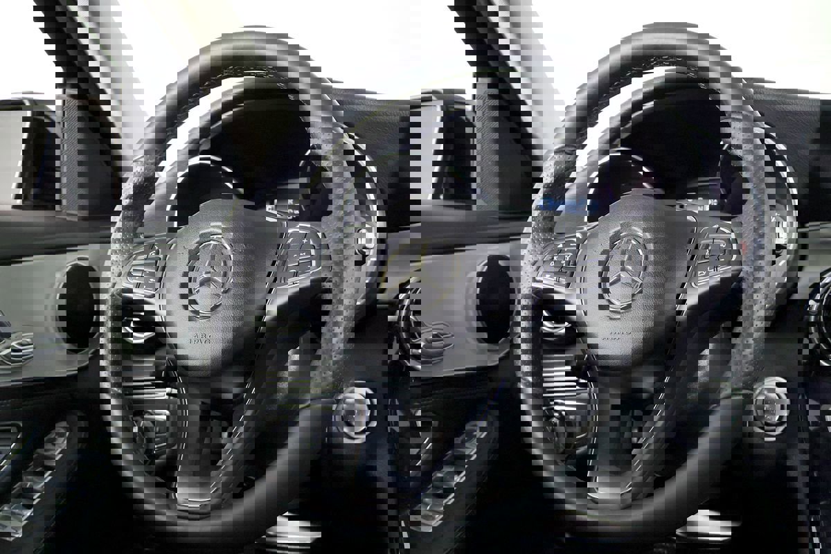 Used 2015 Mercedes-Benz C 300 Sport image 25