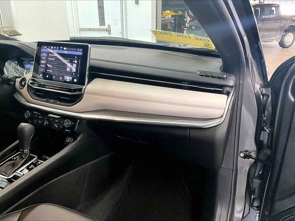 Used 2024 Jeep Compass Limited image 13