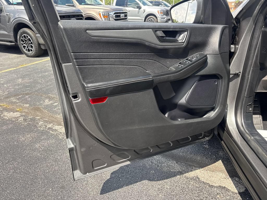 Used 2025 Ford Escape Active FWD image 21
