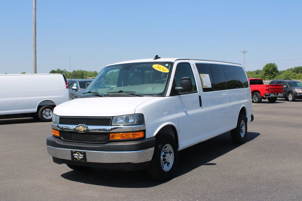 Used 2024 Chevrolet Express 3500 LT w/ LT Preferred Equipment Group RWD image 4