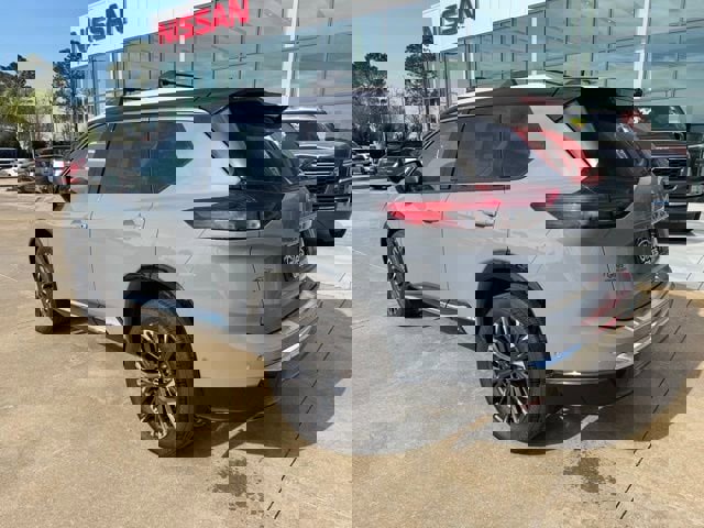 Used 2025 Nissan Rogue Platinum w/ Platinum Premium Package image 3