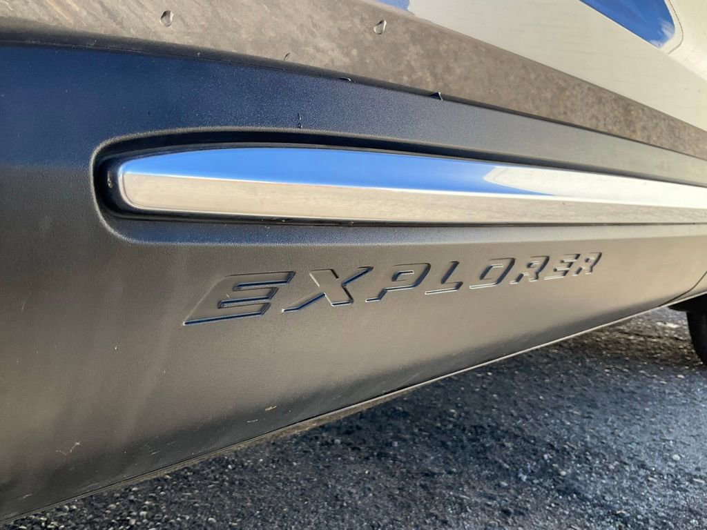 Used 2021 Ford Explorer Platinum w/ Equipment Group 601A image 11