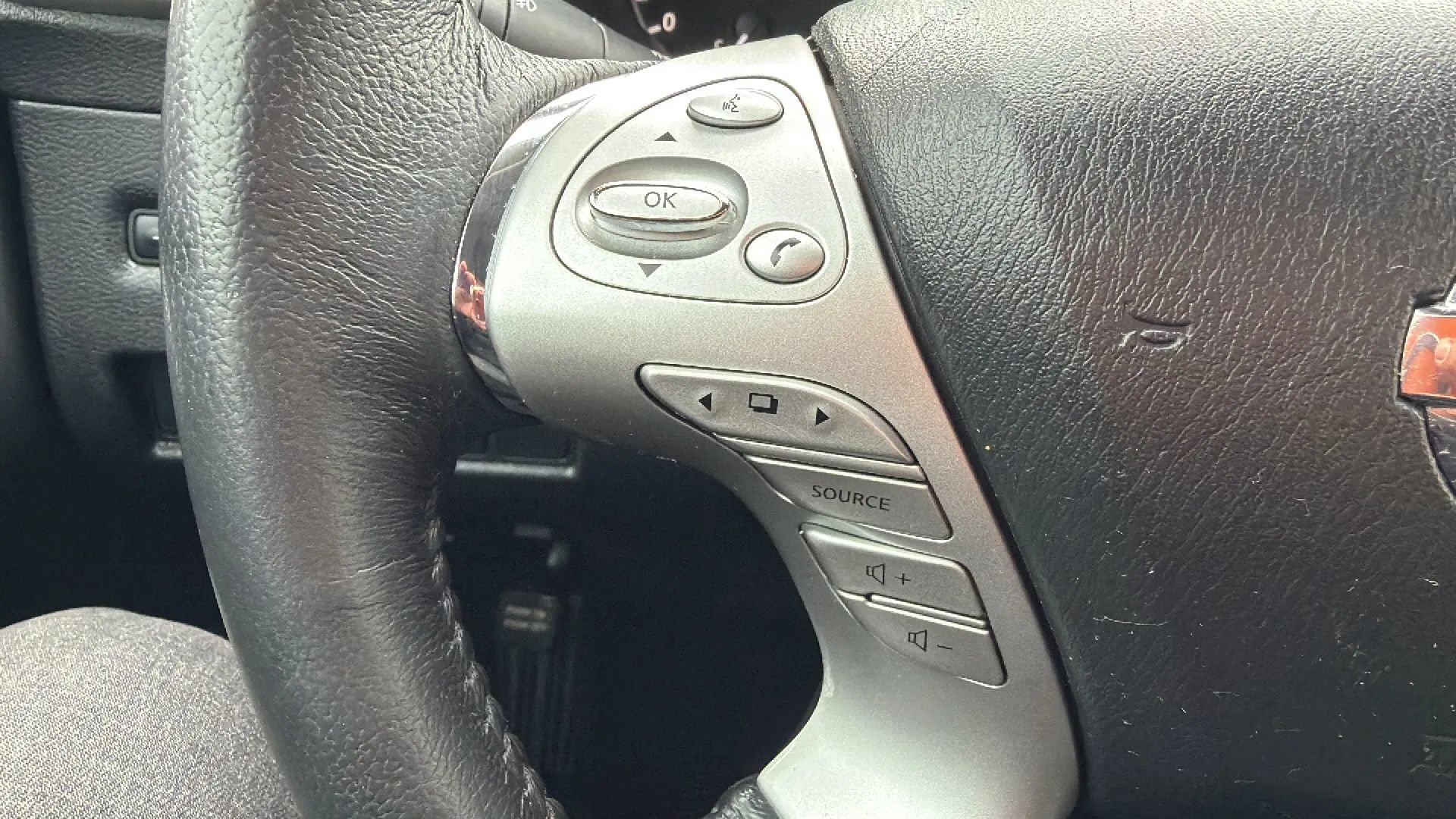 Used 2018 Nissan Murano SV w/ Premium Package FWD image 12