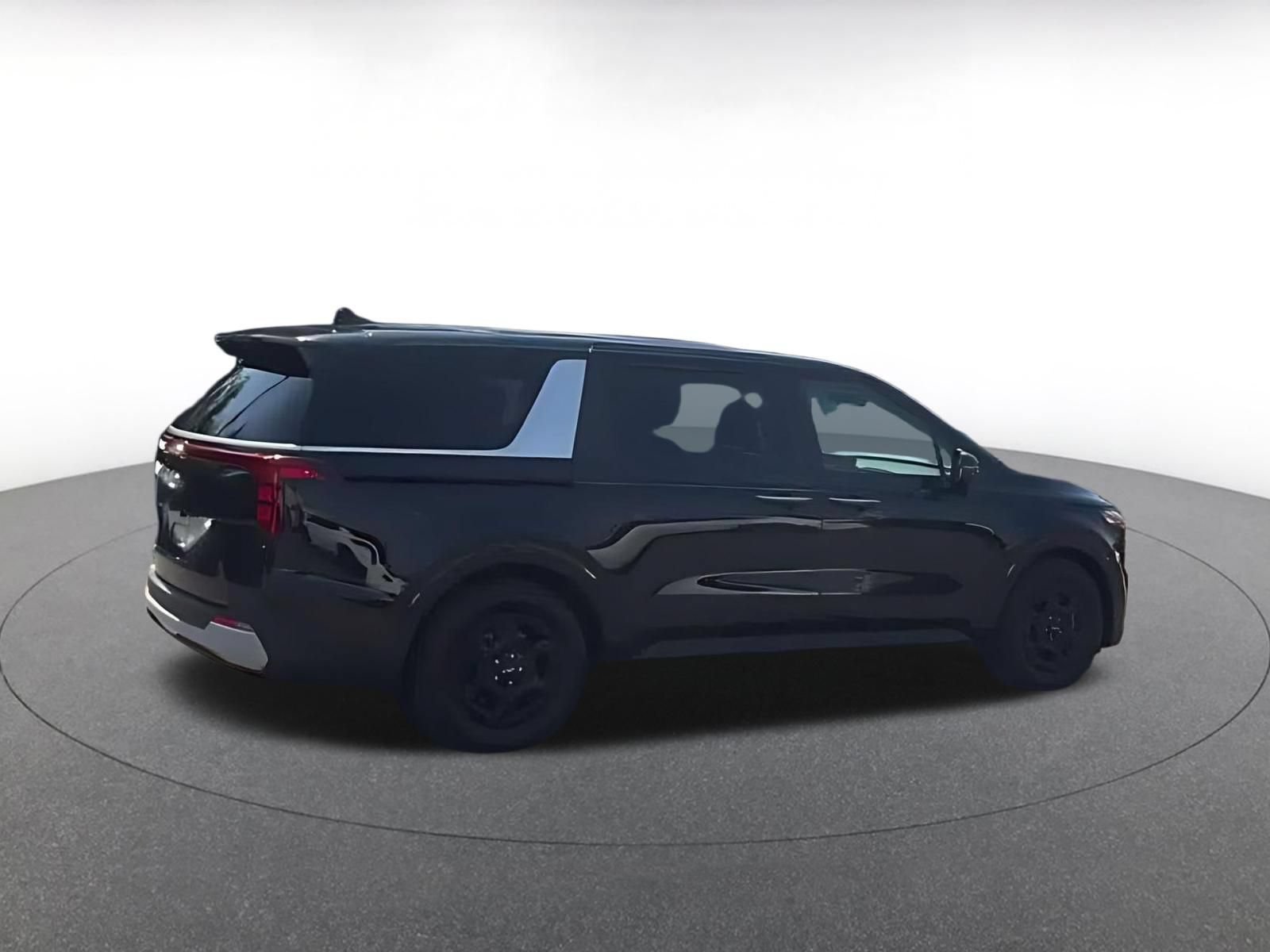 Used 2026 Kia Carnival FWD image 11