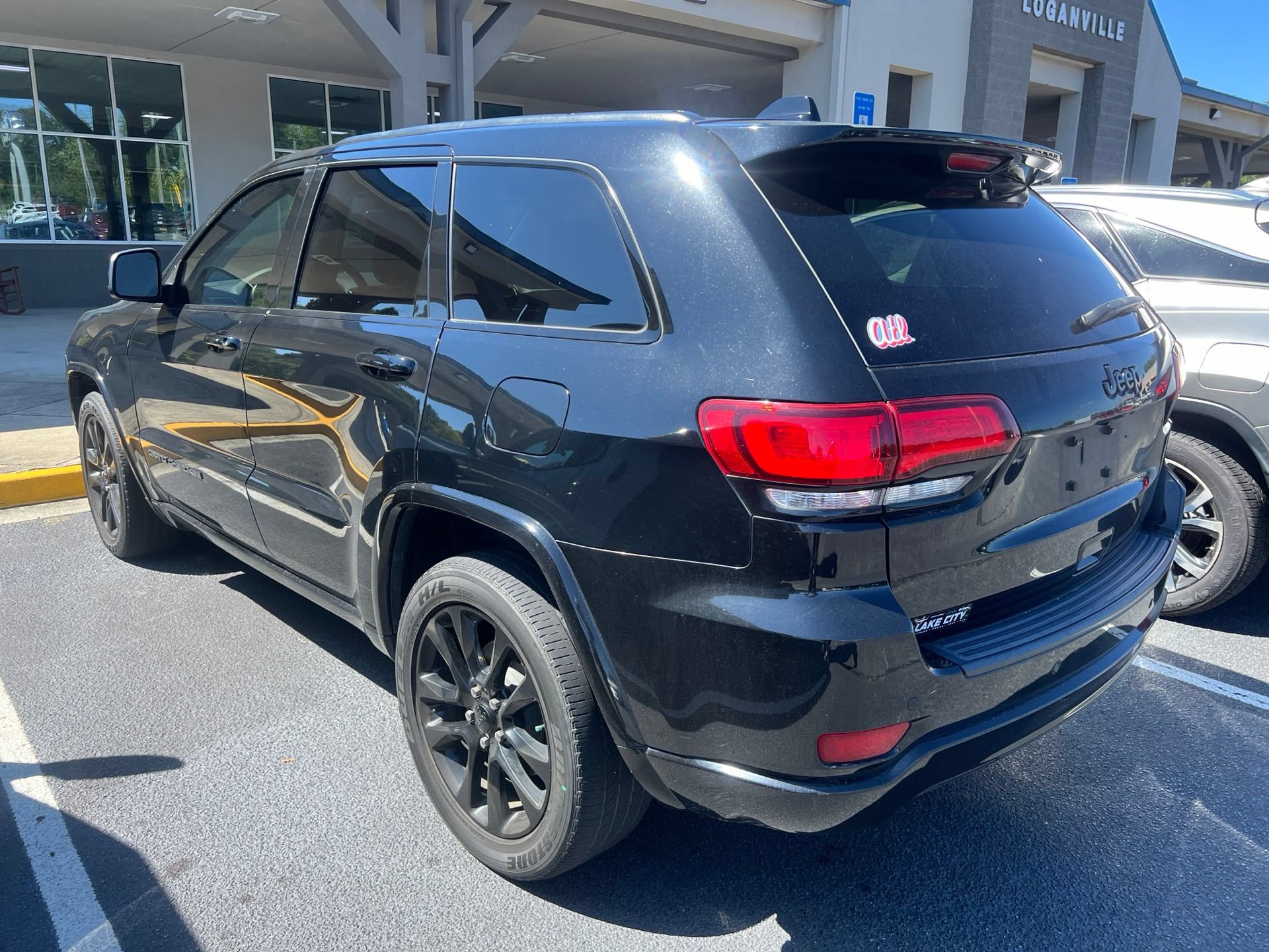 Used 2020 Jeep Grand Cherokee Altitude RWD image 3
