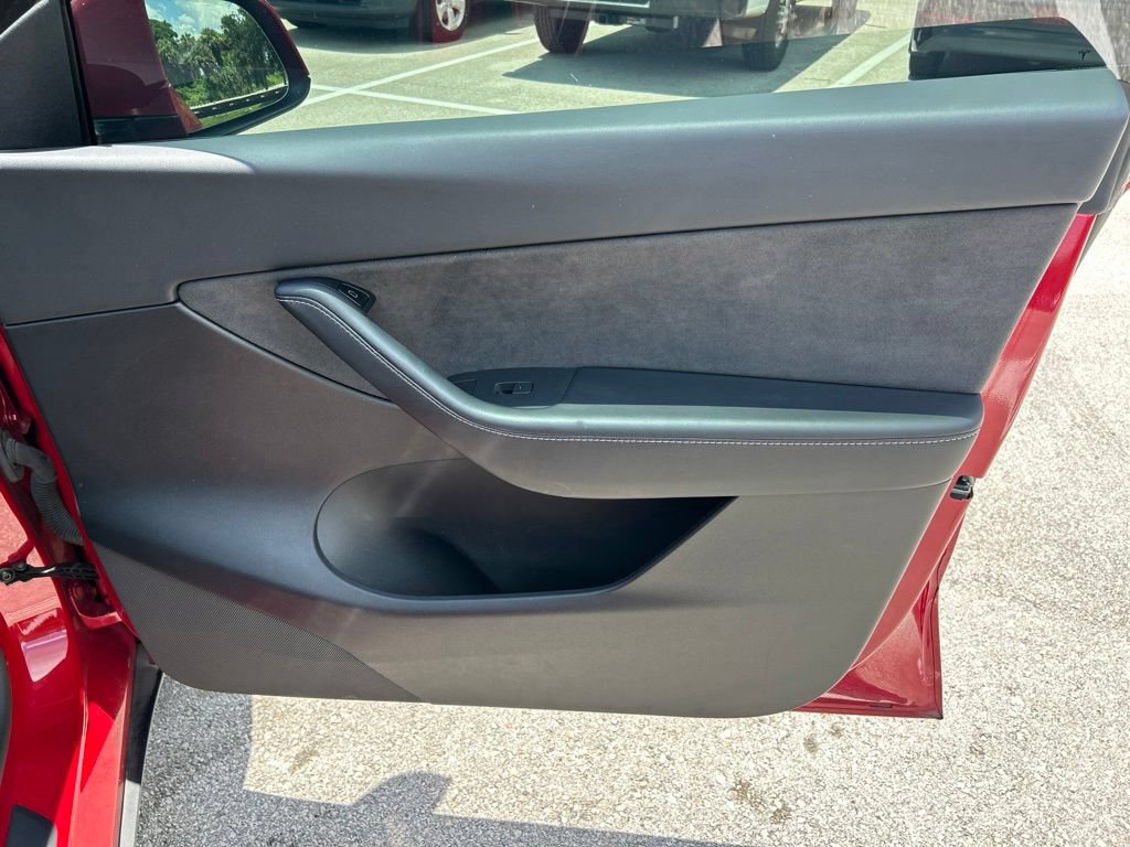 Used 2022 Tesla Model Y Long Range AWD/4WD image 33