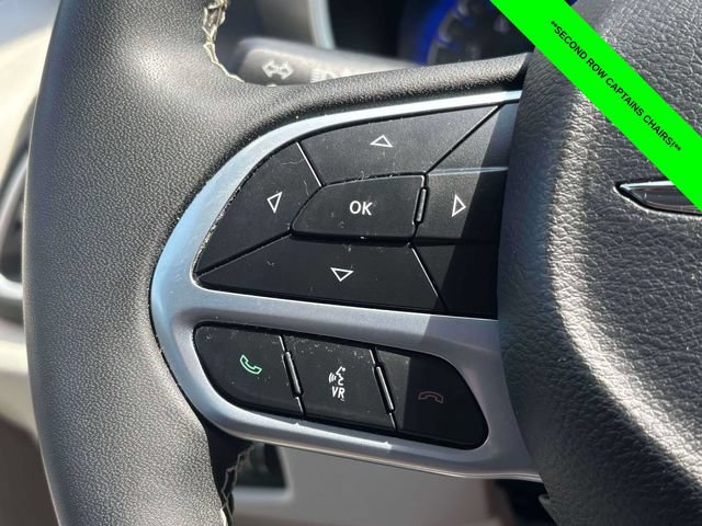 Used 2023 Chrysler Pacifica Touring-L FWD image 12