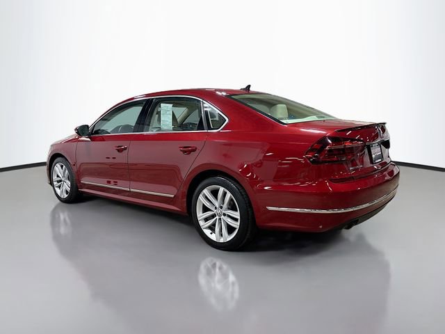 Used 2018 Volkswagen Passat 2.0T SEL Premium image 9