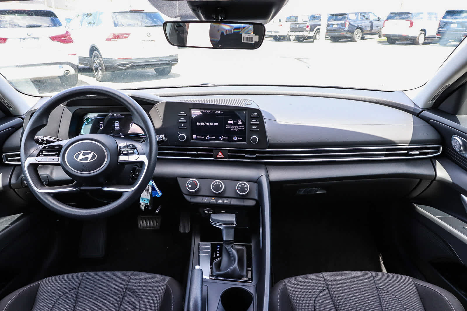 Used 2025 Hyundai Elantra SE w/ Cargo Package image 13