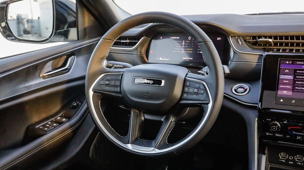 New 2025 Jeep Grand Cherokee Altitude image 16
