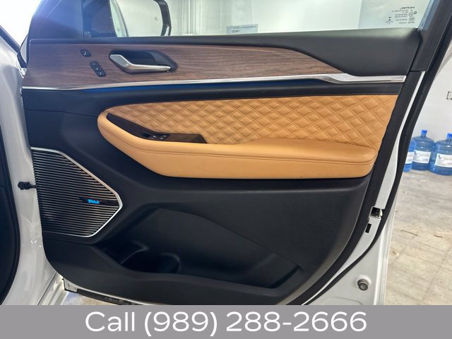 Used 2021 Jeep Grand Cherokee L Summit w/ Luxury Tech Group V AWD/4WD image 18