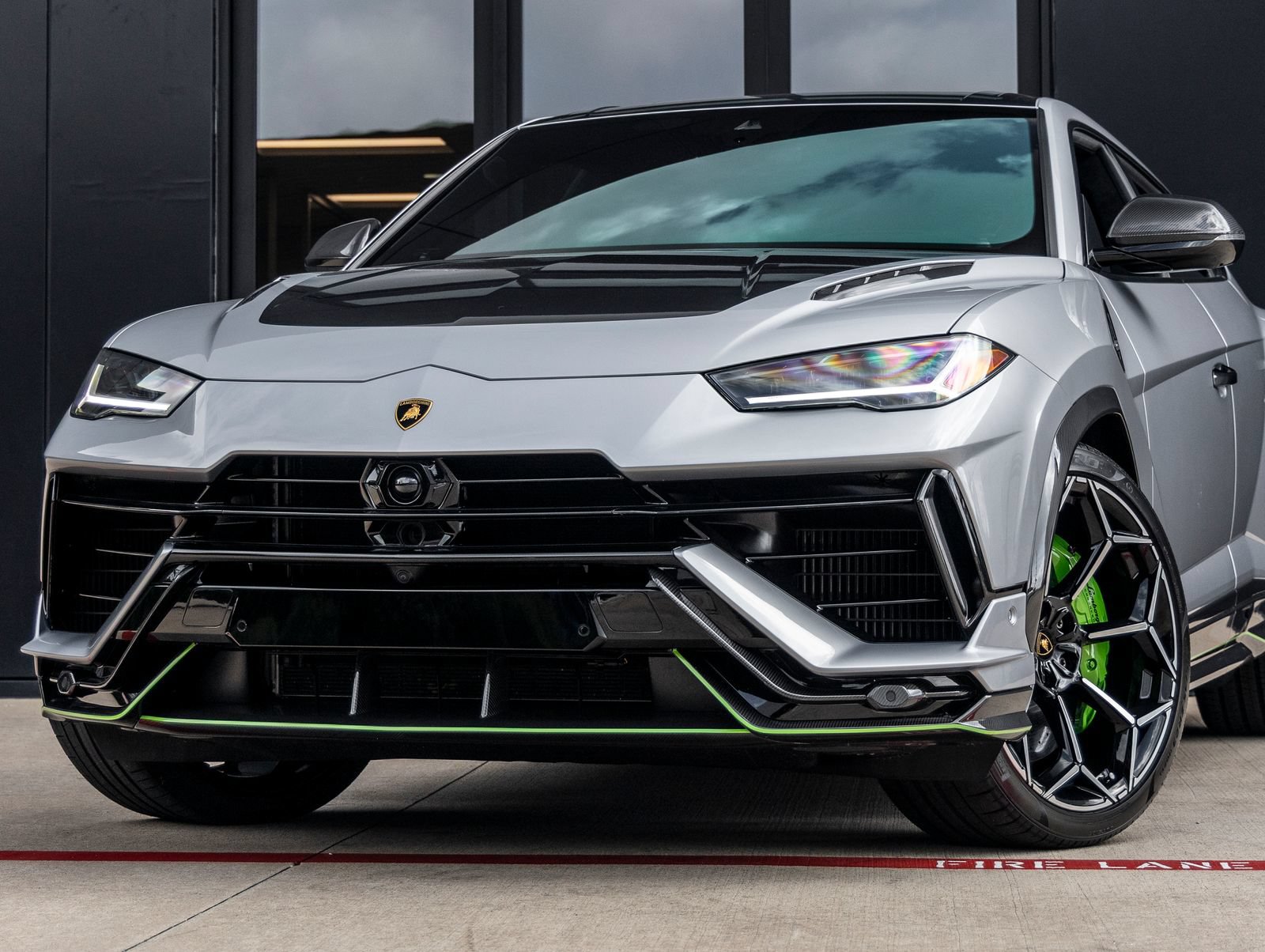 Used 2024 Lamborghini Urus Performante AWD/4WD image 3