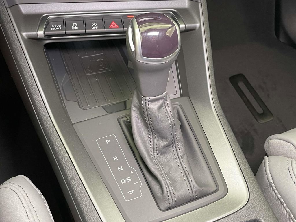 New 2025 Audi Q3 2.0T Premium image 32