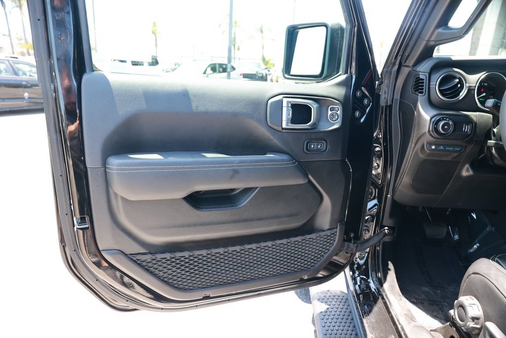 Used 2023 Jeep Wrangler Unlimited Sahara w/ Cold Weather Group AWD/4WD image 20
