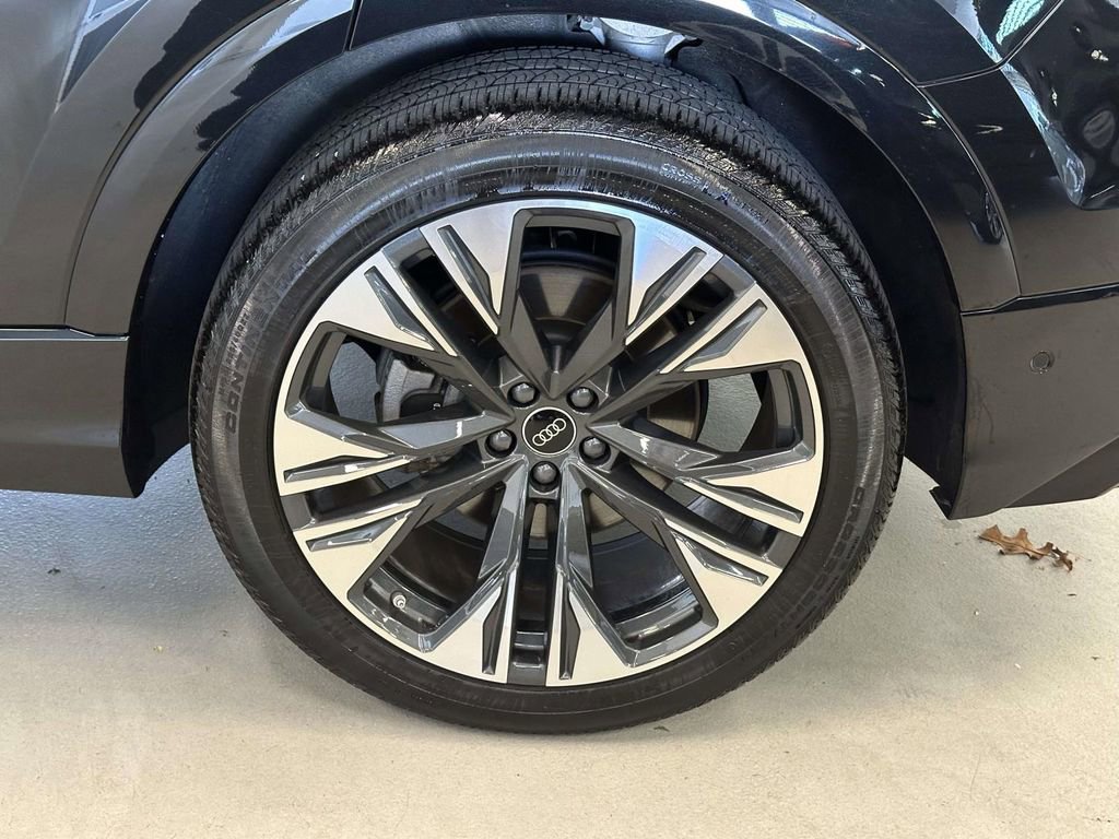 Used 2025 Audi Q8 Premium Plus w/ Premium Plus Package AWD/4WD image 8