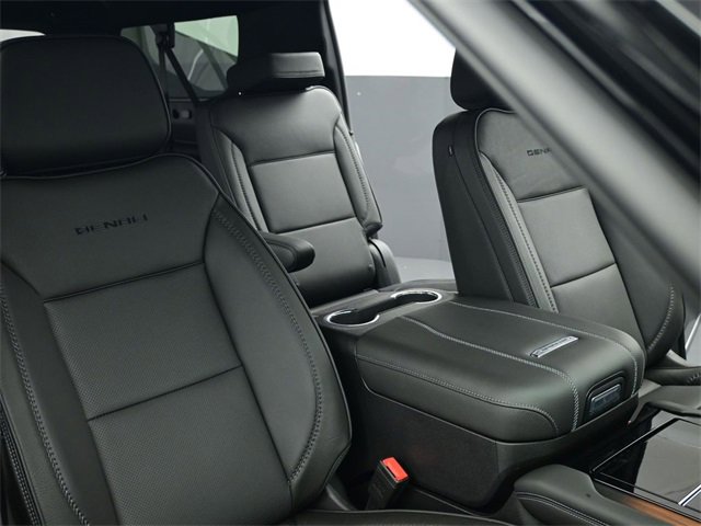 Used 2025 GMC Yukon XL Denali w/ Sun & Power Step Package image 27