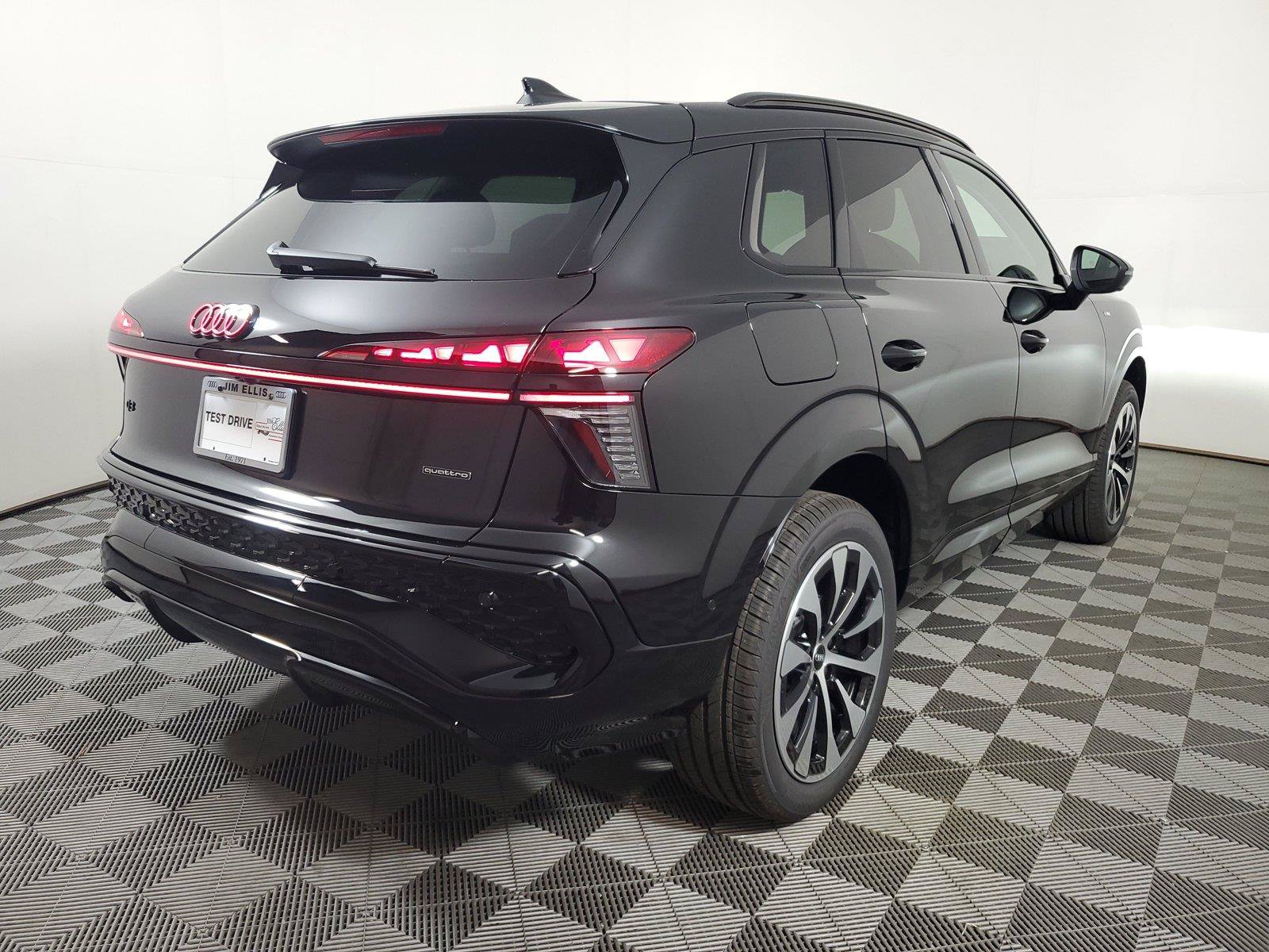New 2026 Audi Q3 quattro 2.0T AWD/4WD image 6