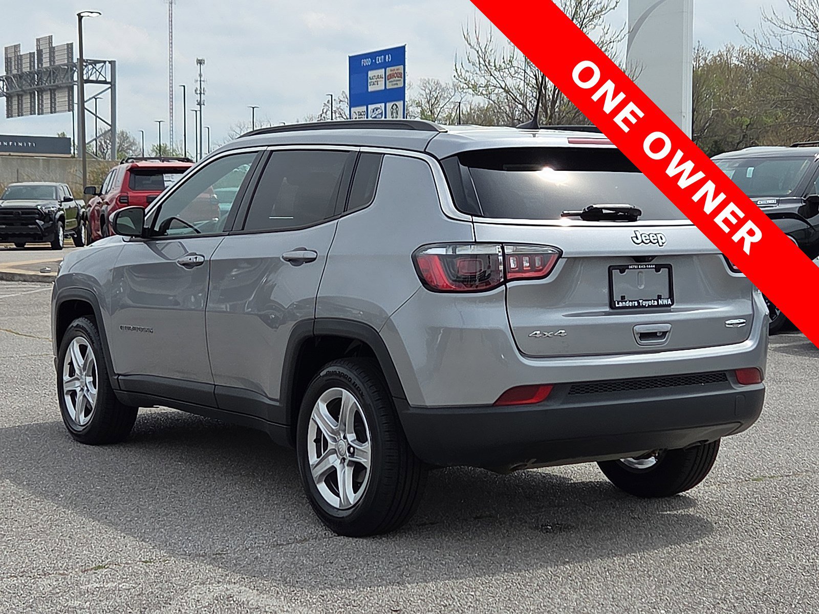 Used 2024 Jeep Compass Latitude AWD/4WD image 4