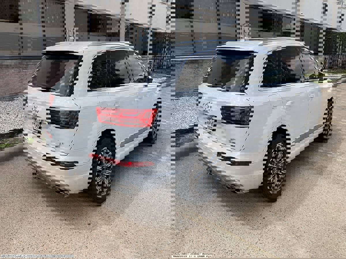 Used 2017 Audi Q7 3.0T Premium Plus image 5