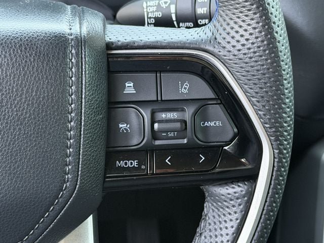 Used 2024 Toyota Sequoia Platinum AWD/4WD image 16