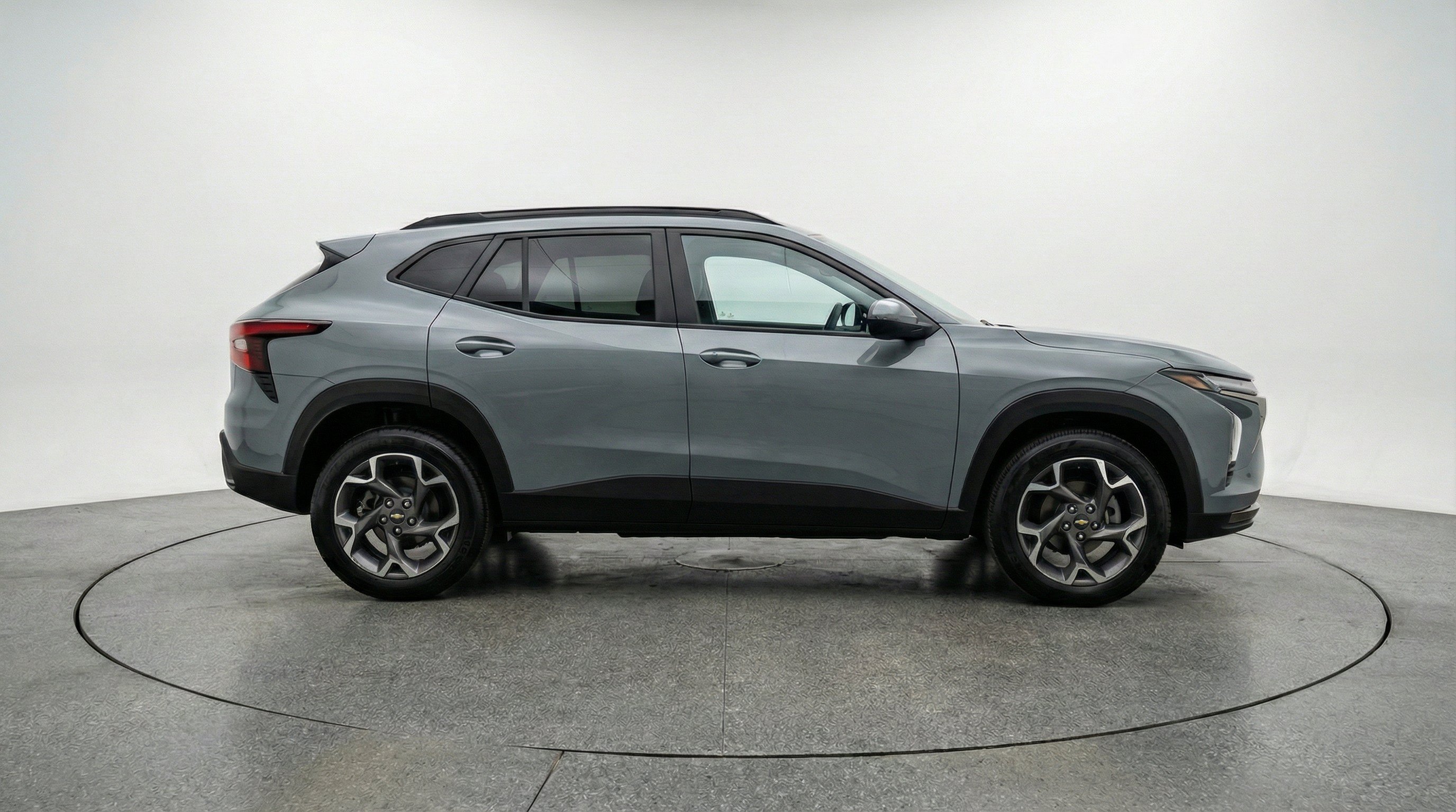 Used 2025 Chevrolet Trax LT w/ LT Convenience Package FWD image 11
