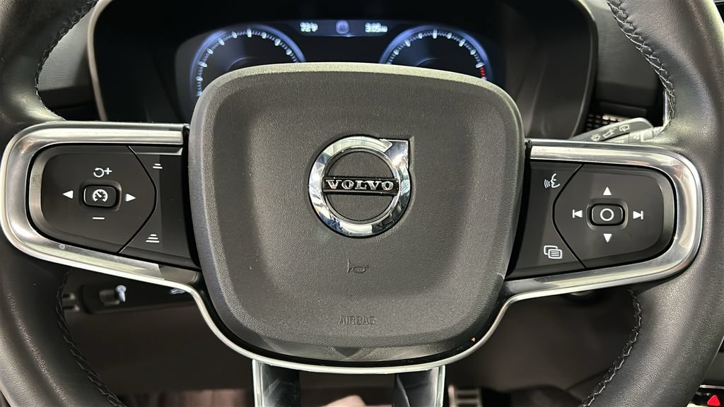 Used 2022 Volvo XC40 T5 R-Design w/ Advanced Package AWD/4WD image 11