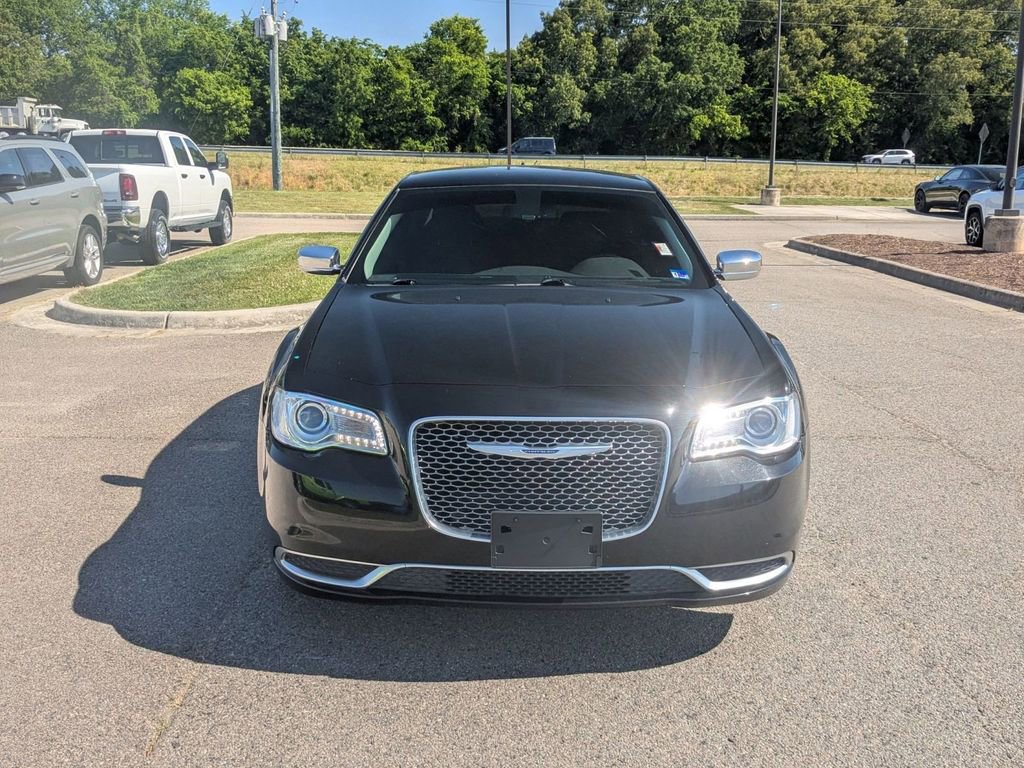 Used 2019 Chrysler 300 Touring w/ Chrome Appearance Package RWD image 8