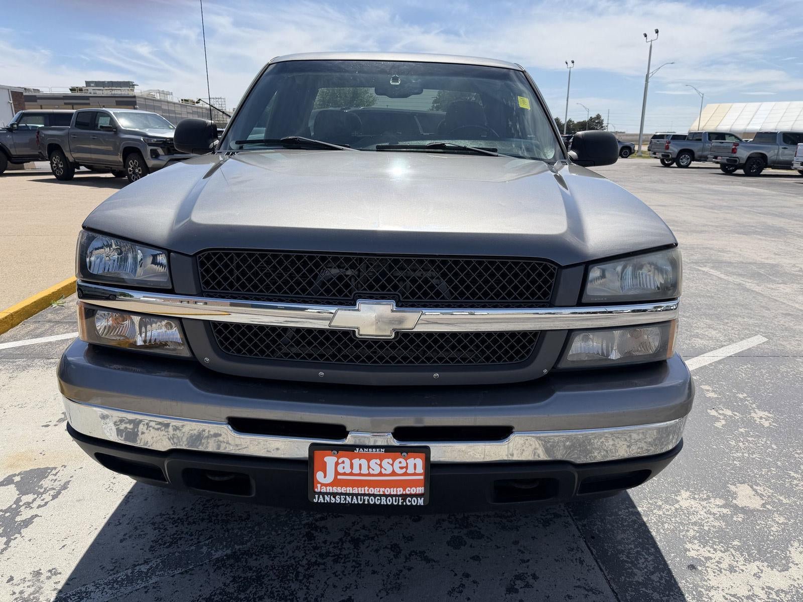 Used 2006 Chevrolet Silverado 1500 LT w/ Light Duty Power Package AWD/4WD image 2