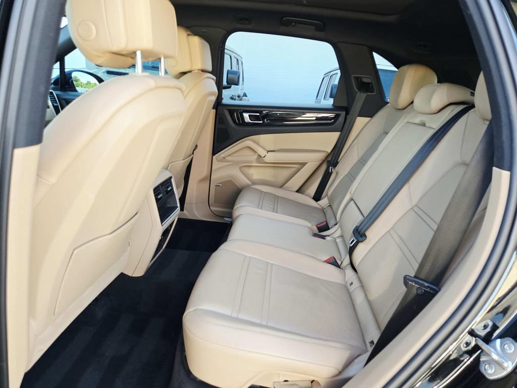 Used 2019 Porsche Cayenne AWD/4WD image 13
