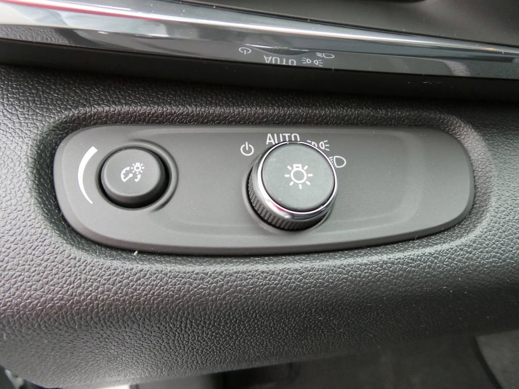 Certified 2025 Buick Envista Preferred FWD image 26